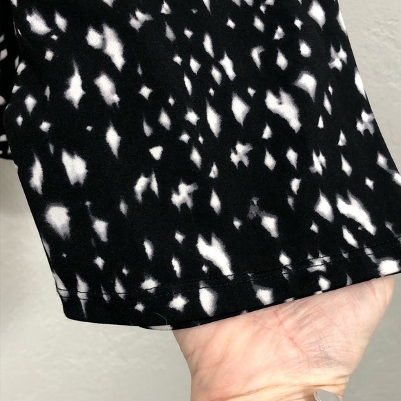 ELLEN TRACY - BLACK & WHITE SLINKY TOP / BLOUSE- SZ LARGE -GREAT CONDITION - B14 - Picture 9 of 13
